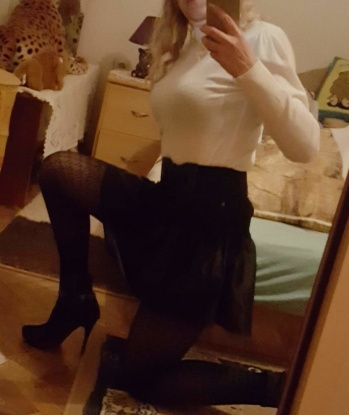 Сексуальная бестия сочного тела ждет тебя для горячих встреч на самом высоком уровне. Обещаю, вместе мы погрузимся в мир наслаждения и страсти. Звони, не стесняйся! 15856, 22 года